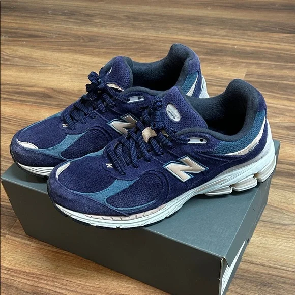 New Balance 2002R - Picture 2 of 7